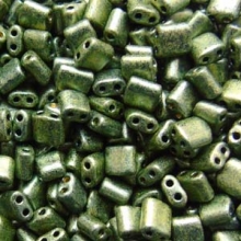 Karo gyöngy zöld metálfényű